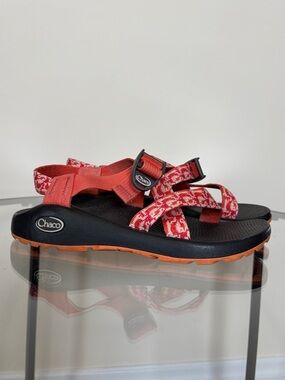 Chaco Coral Pattern Thick Strap Sandals with Black Footbed